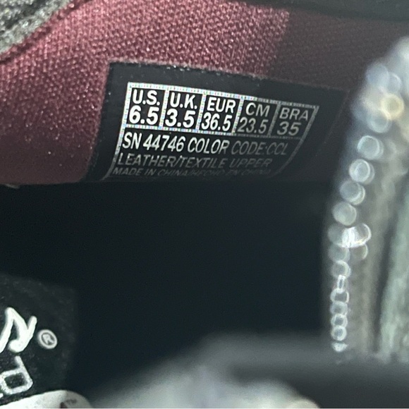 Skechers women’s booties Suede Parallel Wedge Ankle Boots size 6.5 gray - Picture 9 of 9